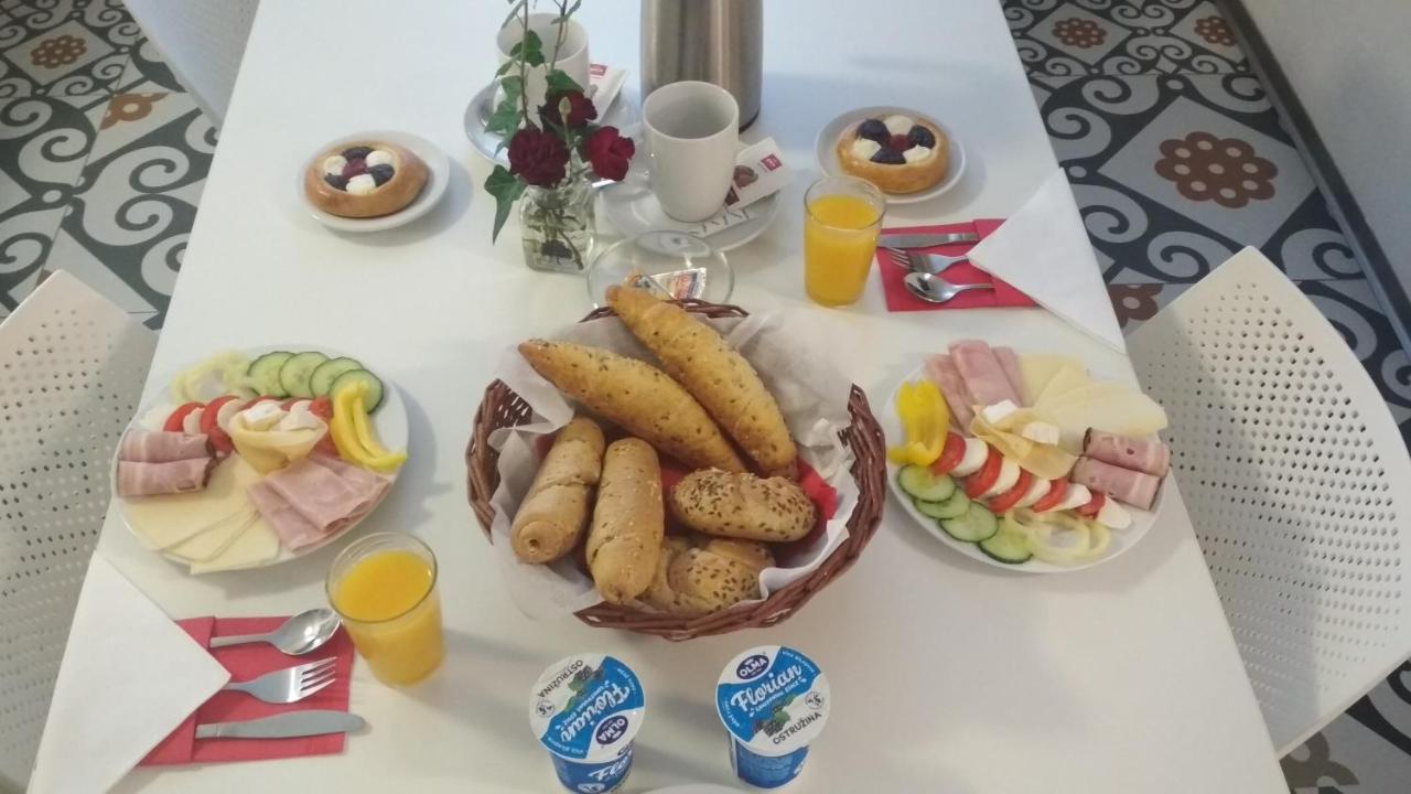 Cett Hotel Náměšť nad Oslavou Екстериор снимка